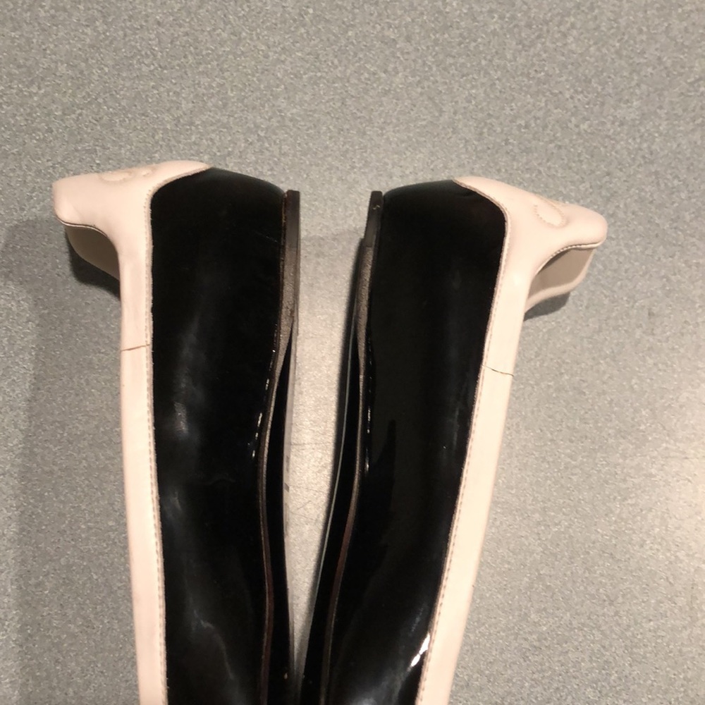 Roger Vivier Patent Leather with White Trim Flats - Picture 6 of 16